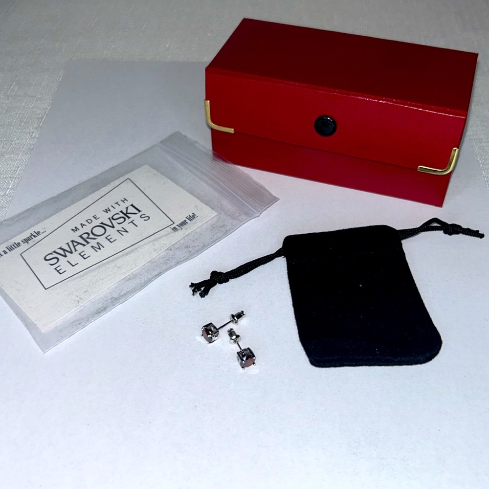 Swarovski Crystal Red Stud Earrings & Jewelry Box New With Tags - Picture 6 of 6